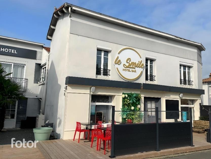 Hotel Le Smile Saint-Vincent-Sterlanges Ngoại thất bức ảnh