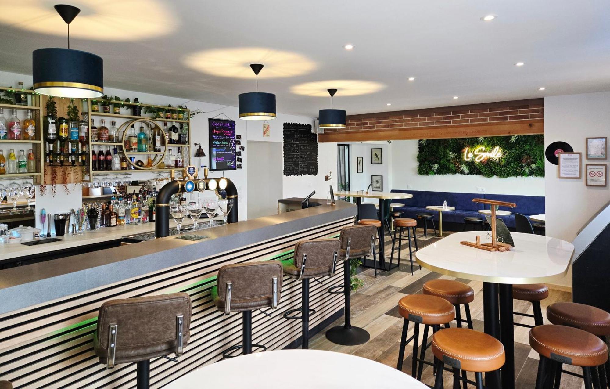 Hotel Le Smile Saint-Vincent-Sterlanges Ngoại thất bức ảnh